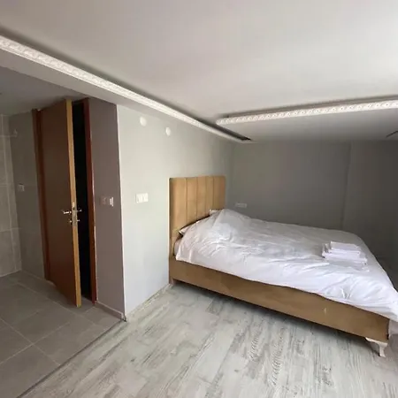 Bigg Leon Hotel Bed & Breakfast